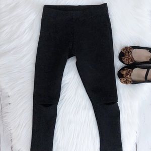 Open knee black leggings 😍